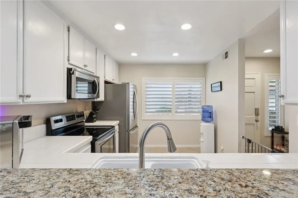 944 Lupine Hills, Vista, California 92081 home-pic-19