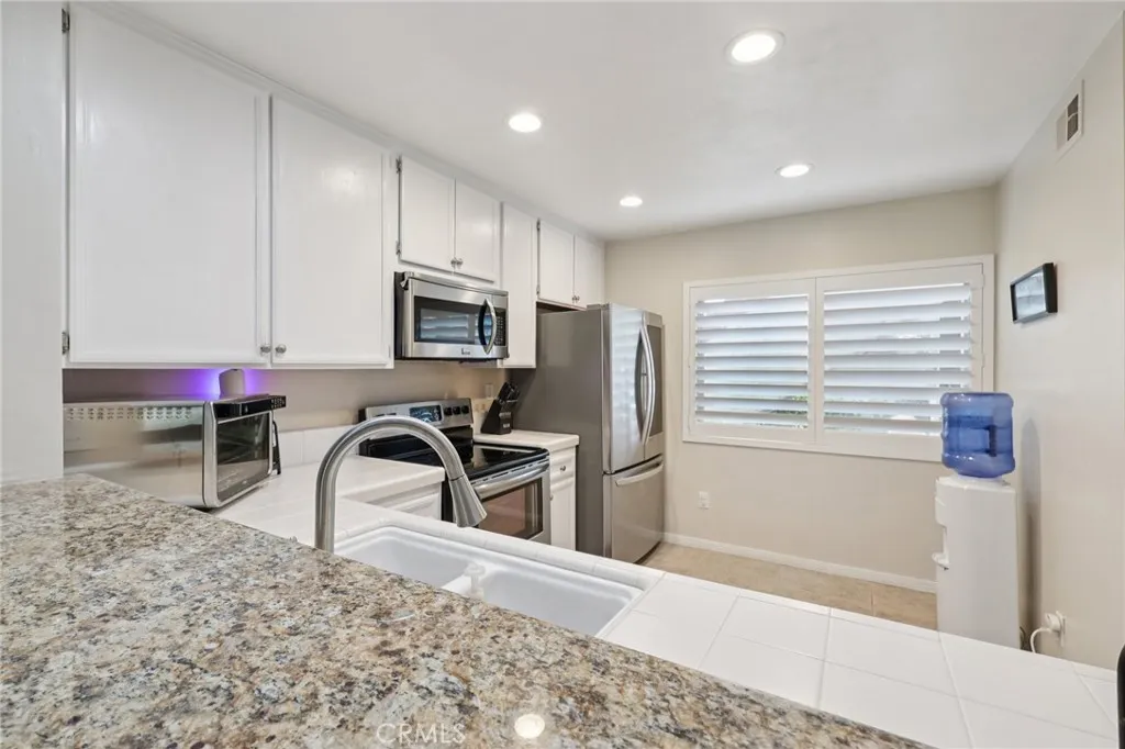 944 Lupine Hills, Vista, California 92081 home-pic-17