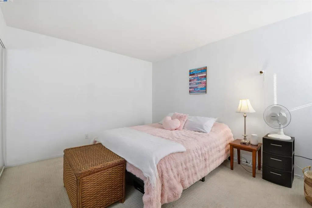 2131 Lakeview Cir, Pittsburg, California 94565 home-pic-11