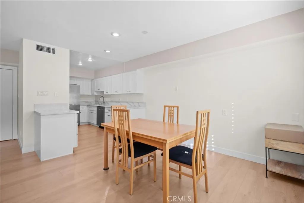 395 S Oakland Avenue 104, Pasadena, California 91101 home-pic-4