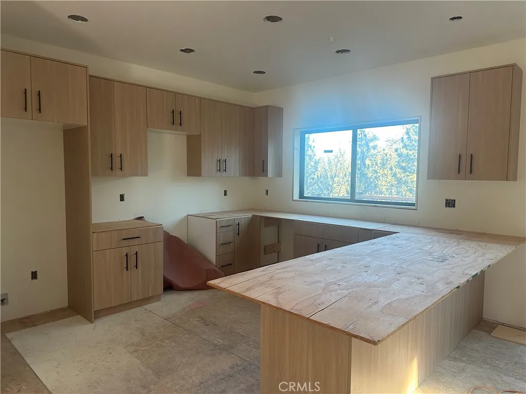 526 Woodside, Big Bear City, California 92314 home-pic-6