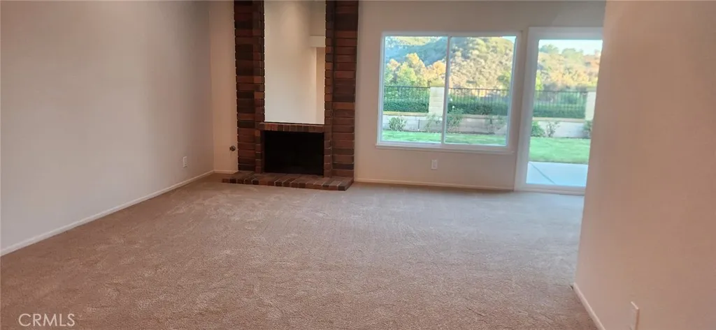 Living room & gas log fireplace