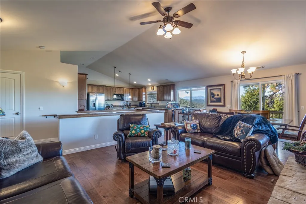 25152 Valle Drive, Crestline, California 92325 home-pic-8