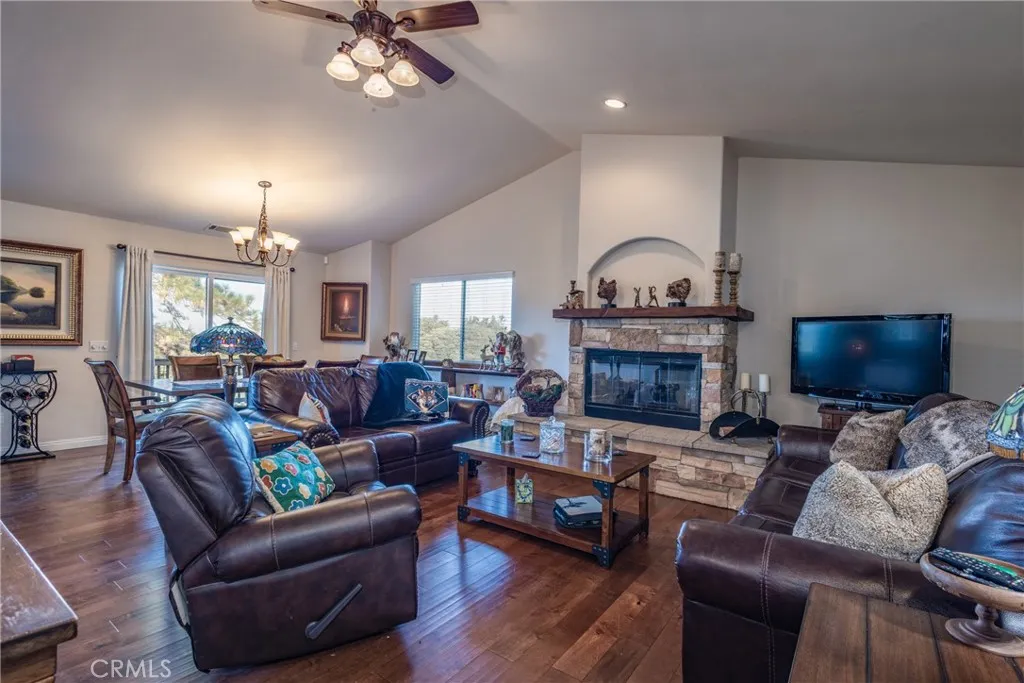 25152 Valle Drive, Crestline, California 92325 home-pic-7