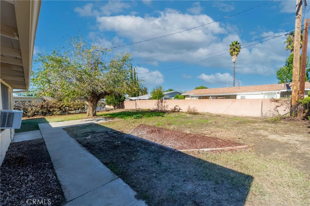 110 W Montrose, Hemet, California 92543 home-pic-13