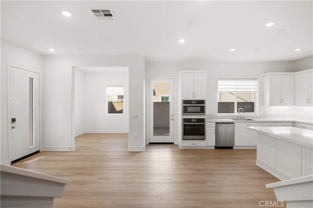289 Shoveler, Irvine, California 92618 home-pic-18