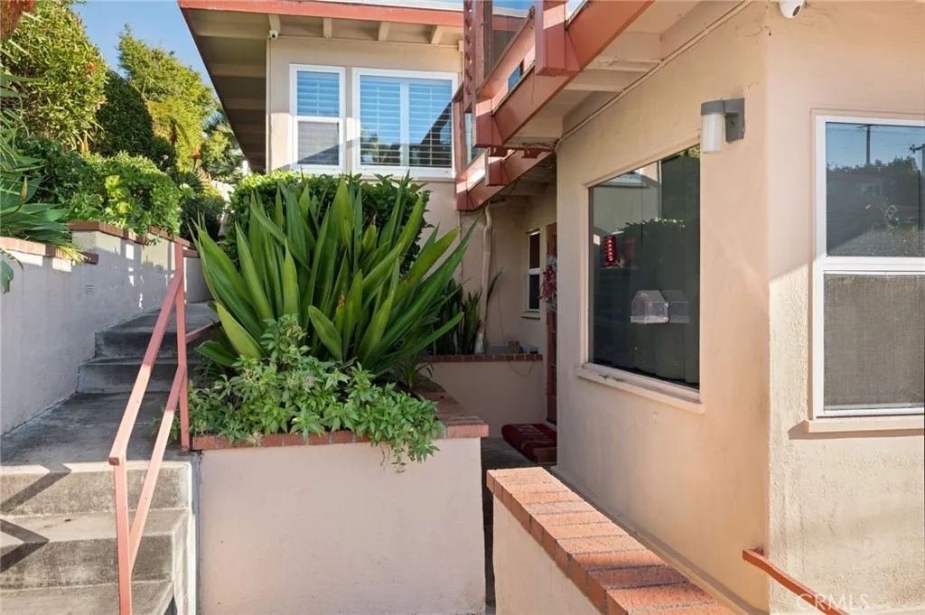 114 High Drive, Laguna Beach, California 92651 home-pic-16
