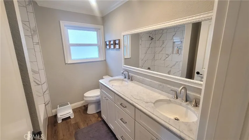 Hall Bathroom Upstairs with Tub