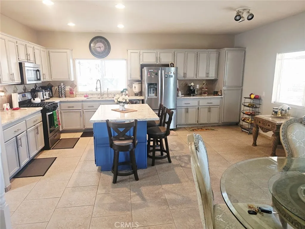 14630 Hondo, Victorville, California 92394 home-pic-6