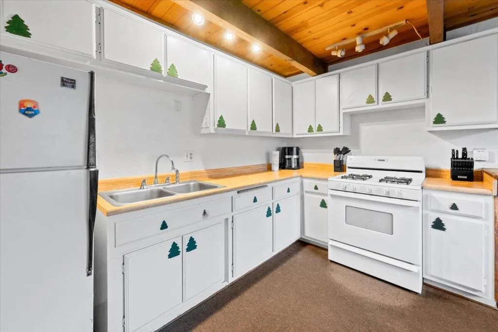 858 Norwood Lane, Big Bear, California 92314 home-pic-8