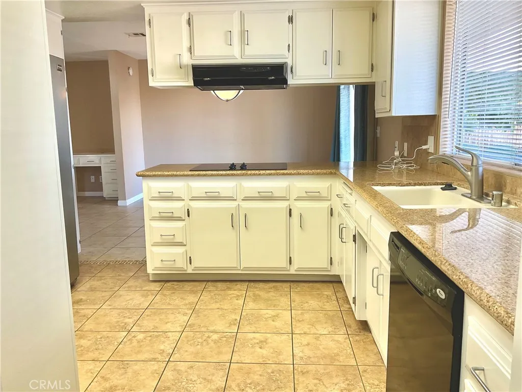 56760 Anaconda, Yucca Valley, California 92284 home-pic-10