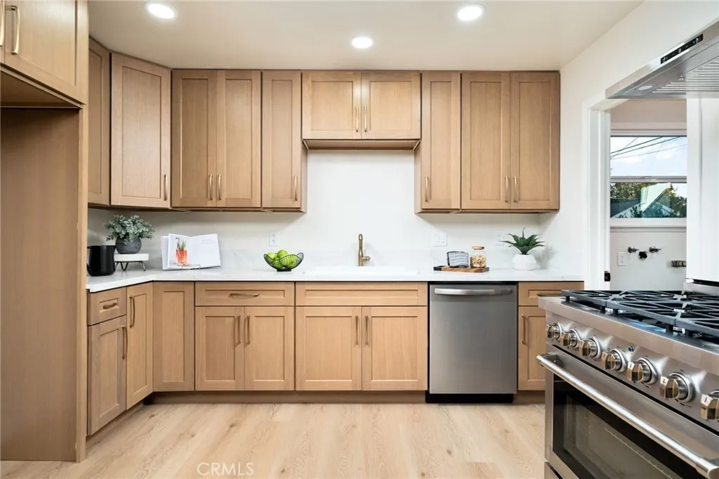 838 E Ada Avenue, Glendora, California 91741 home-pic-15