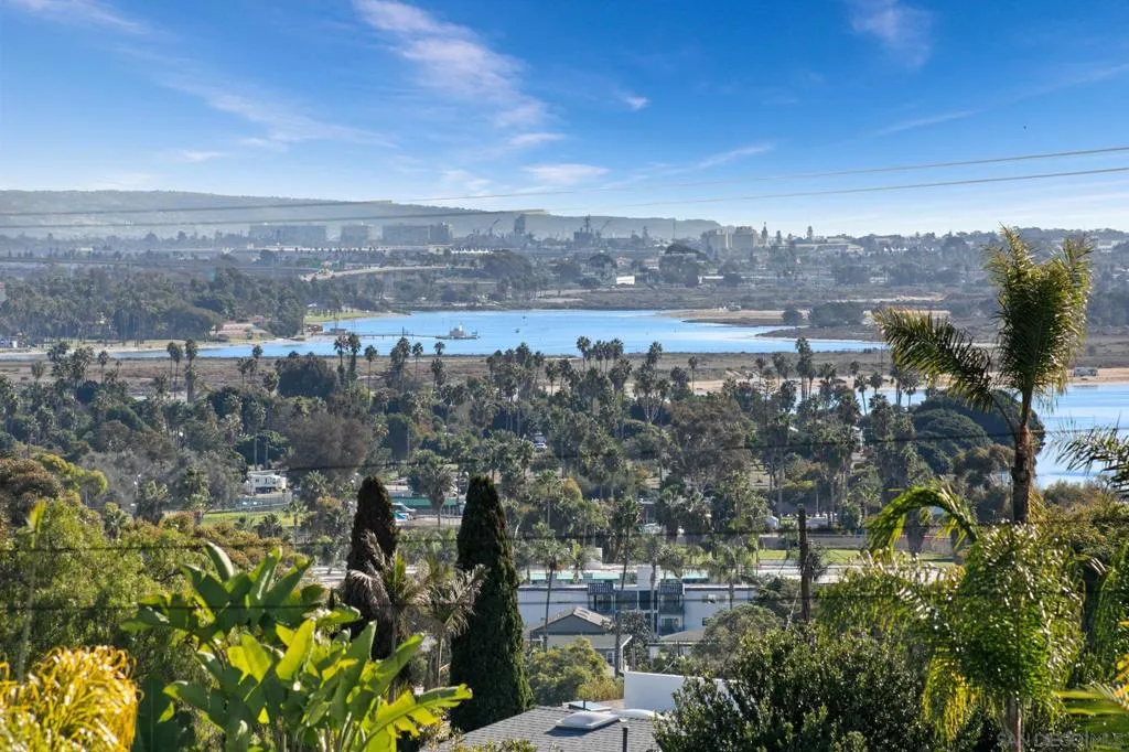 2561 Loring St, San Diego, California 92109 home-pic-3