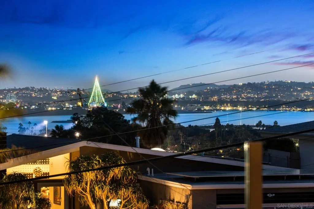 2561 Loring St, San Diego, California 92109 home-pic-28
