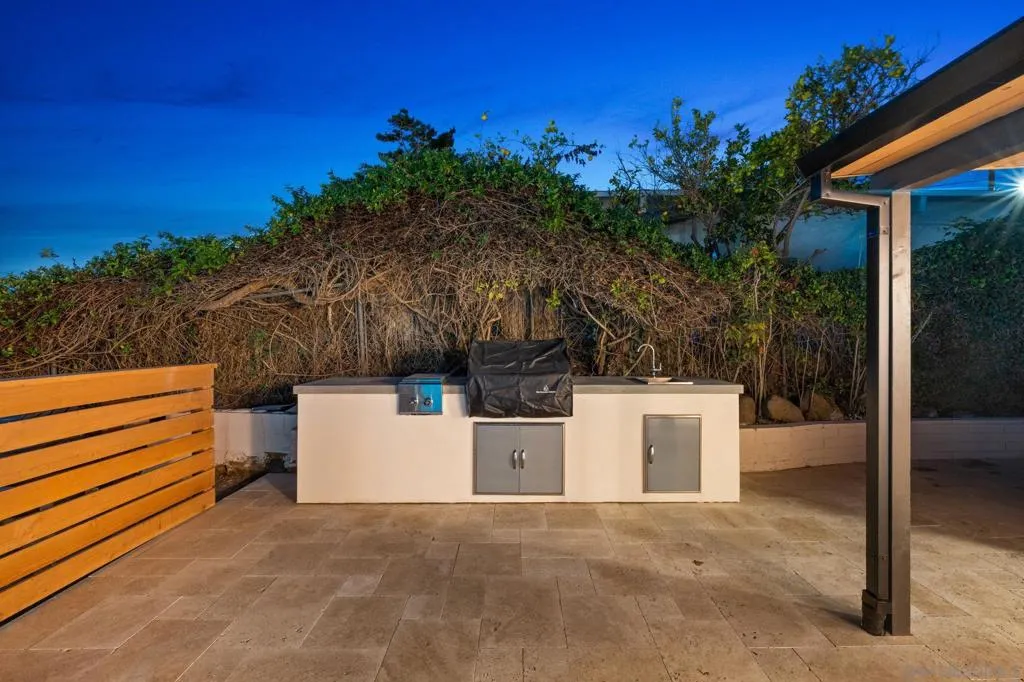 2561 Loring St, San Diego, California 92109 home-pic-27