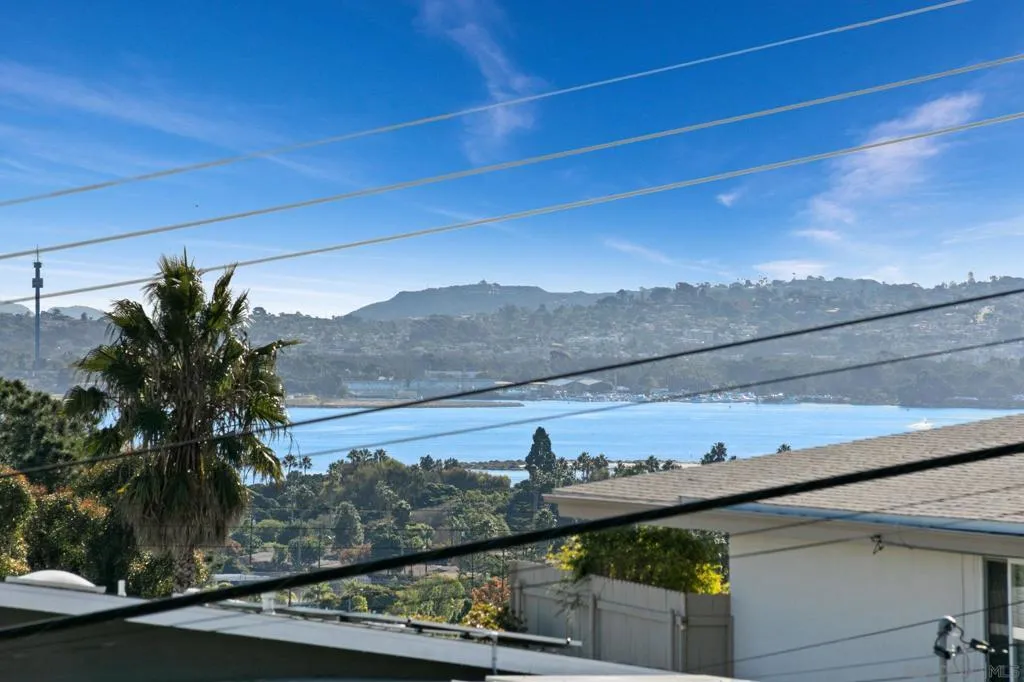 2561 Loring St, San Diego, California 92109 home-pic-23