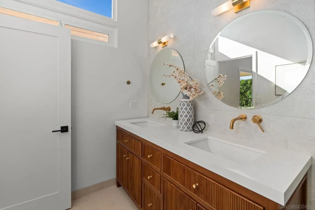 2561 Loring St, San Diego, California 92109 home-pic-18