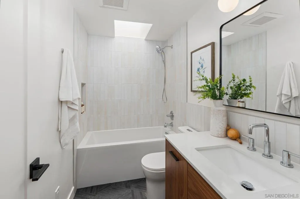 2561 Loring St, San Diego, California 92109 home-pic-34