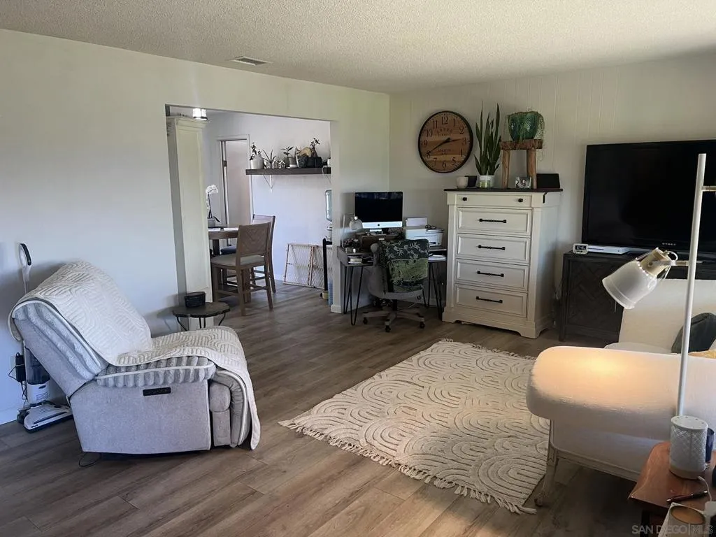 272 Lilac Dr, El Cajon, California 92021 home-pic-3