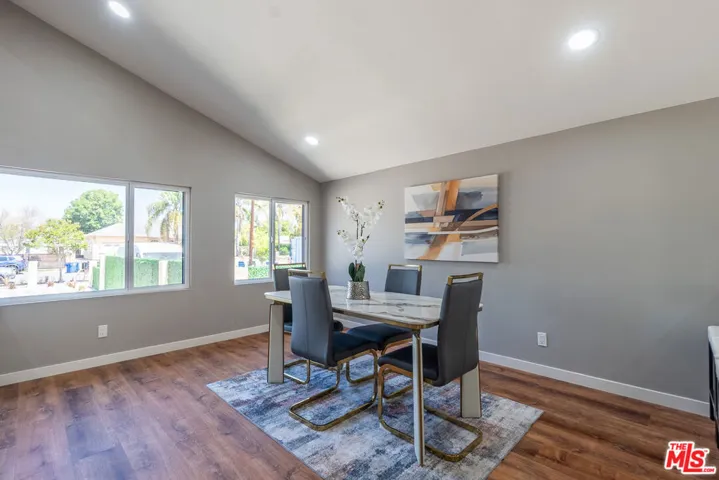 Main House - Dining Area