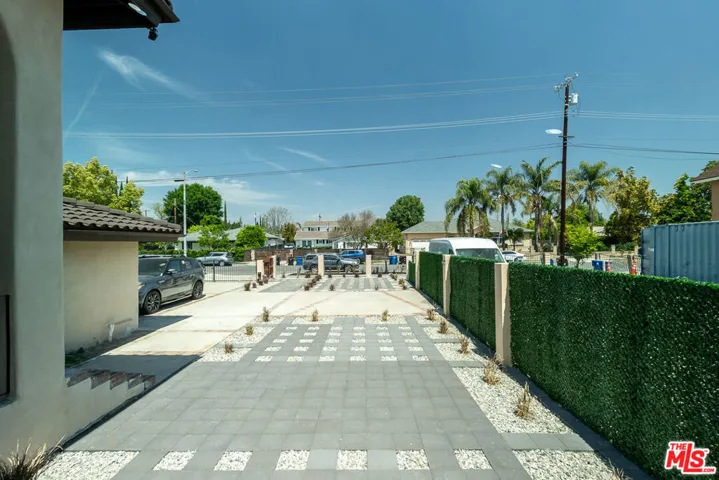 Main house Front yard - No Mai