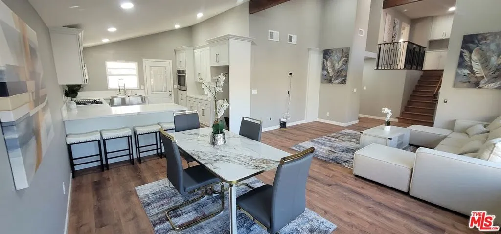 Main House - Open Kitchen, Din