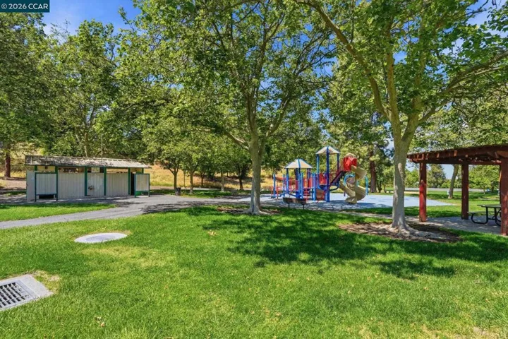 NEAR HILLCREST PARK