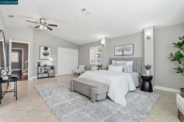 SPACIOUS PRINCIPAL BEDROOM