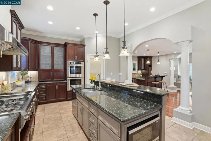 WITH TOP NAMED BRAND APPLIANCES. SPACIOUS COUNTER SPACE