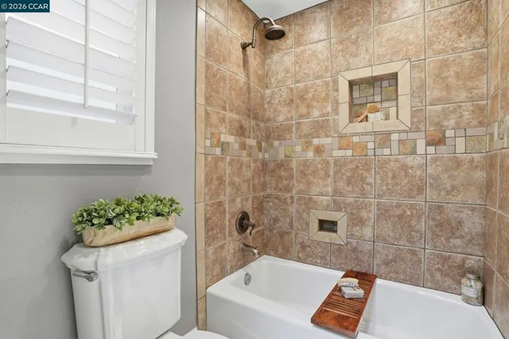 PRINCIPAL BATHROOM