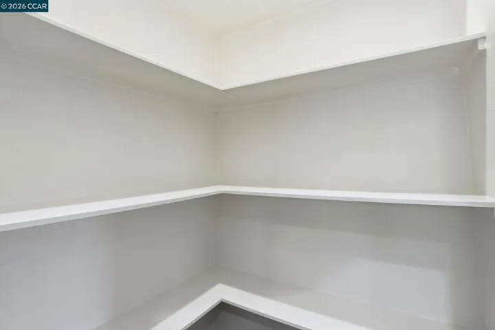 Walk -in Pantry