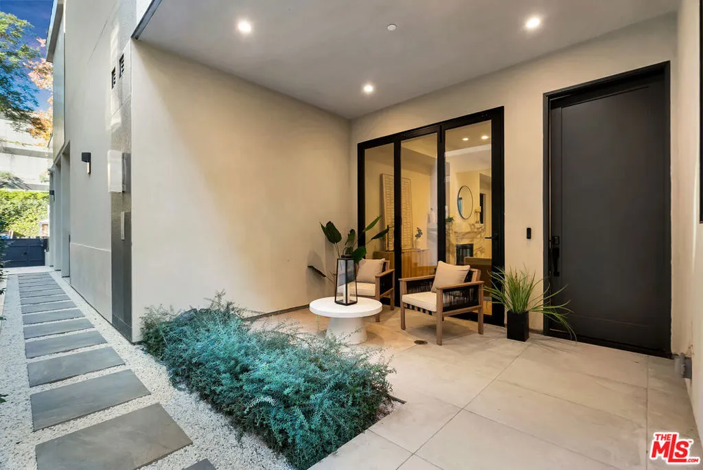 656 Huntley Drive 102, West Hollywood, California 90069 home-pic-3