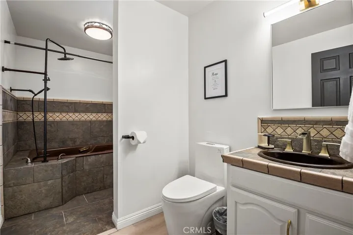 Bathroom 3 - Second floor