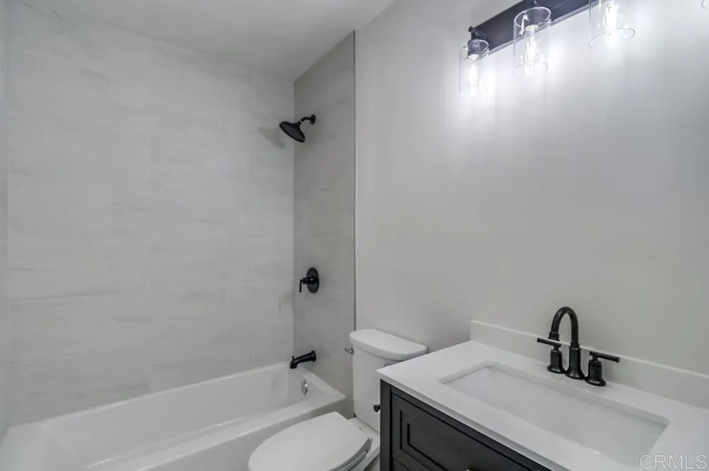 3845 Ocean View Boulevard, San Diego, California 92113 home-pic-5