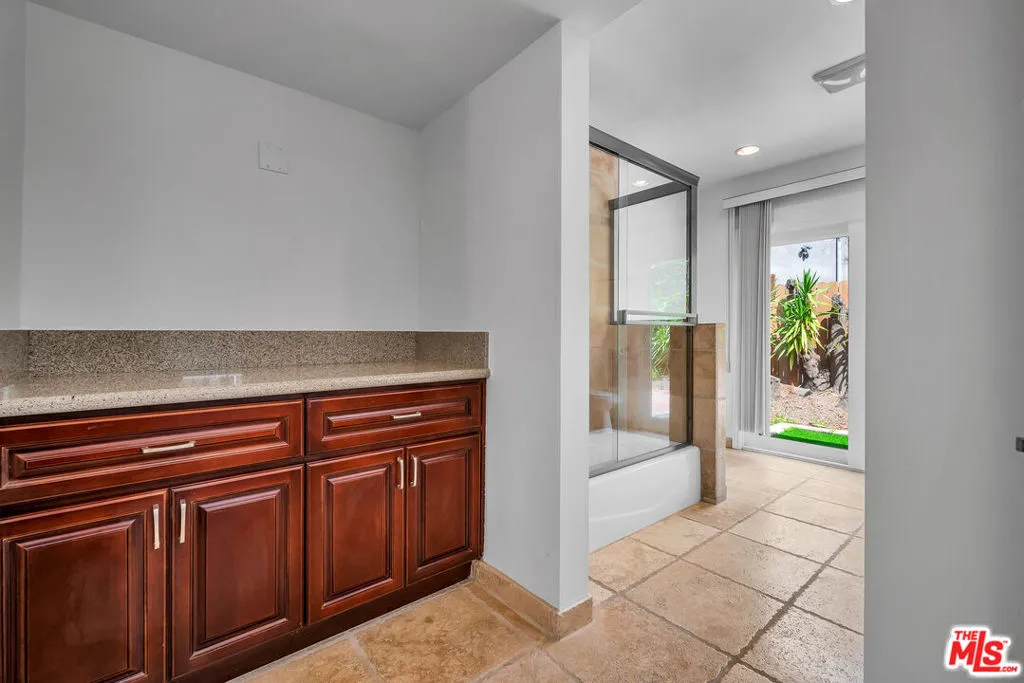 2925 Dona Susana Drive, Studio City, California 91604 home-pic-20