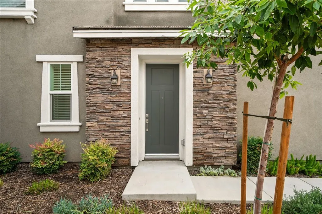 4254 Azure Court, Riverside, California 92505 home-pic-3