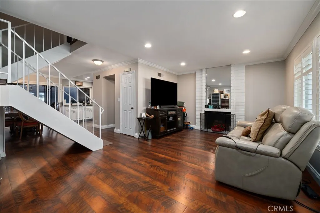 22921 Crol, Lake Forest, California 92630 home-pic-2