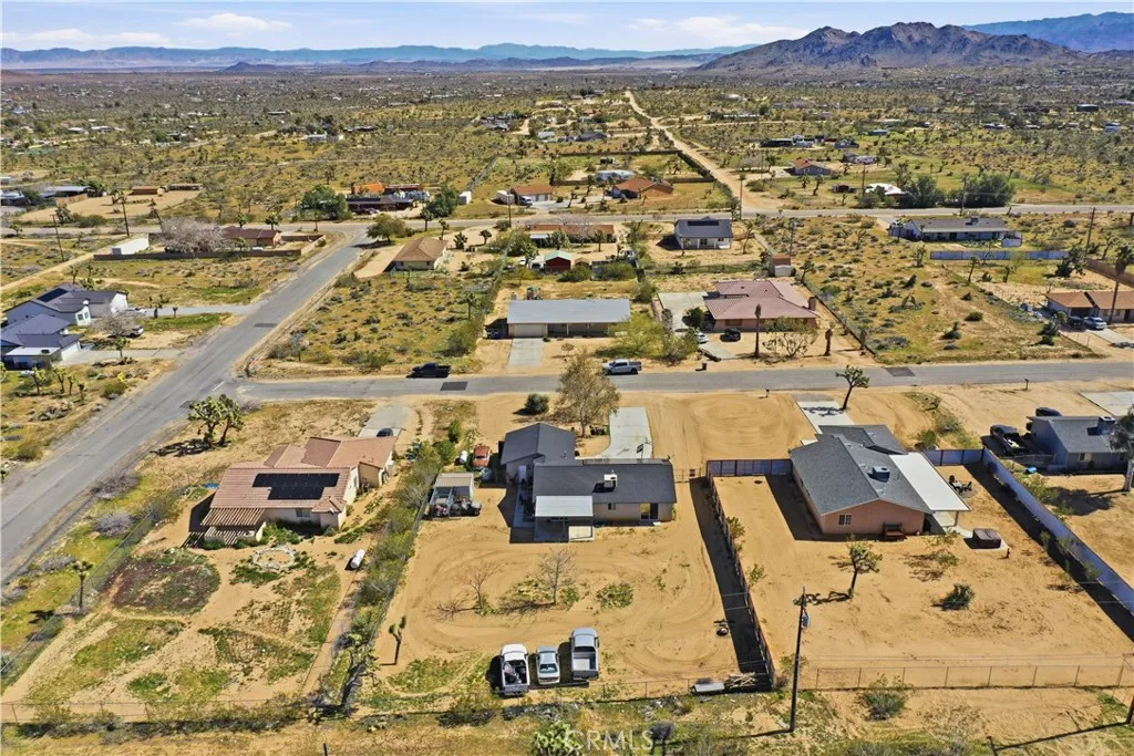 3620 Lexington, Yucca Valley, California 92284 home-pic-9