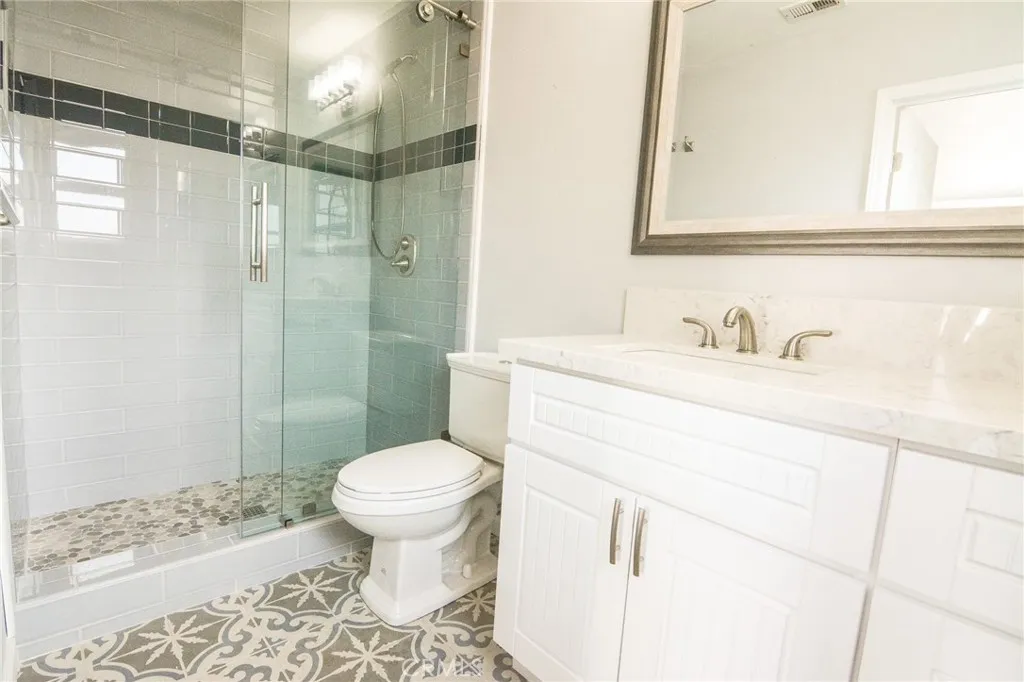 2226 Etiwanda Street 2, San Diego, California 92107 home-pic-14