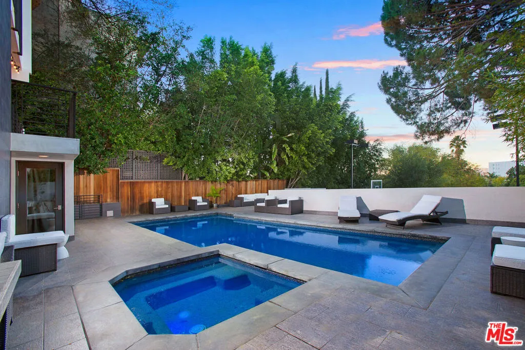 14835 Valley Vista Boulevard, Sherman Oaks, California 91403 home-pic-2