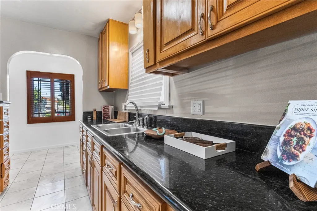 2056 W 70th, Los Angeles, California 90047 home-pic-8