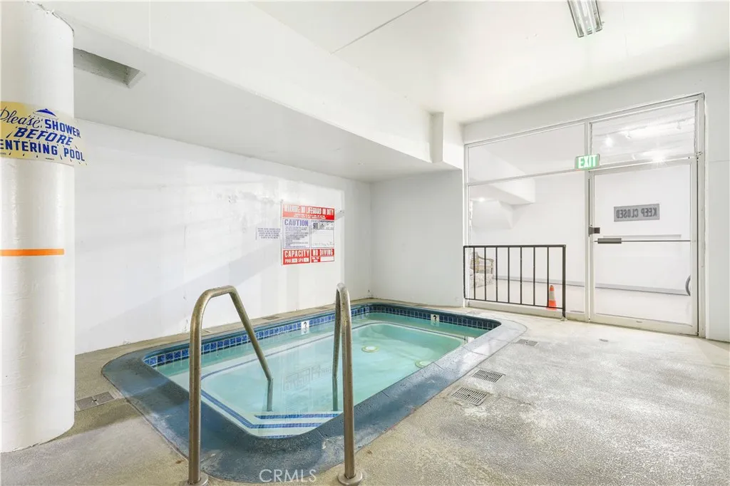 1045 N Kings Road 105, West Hollywood, California 90069 home-pic-29