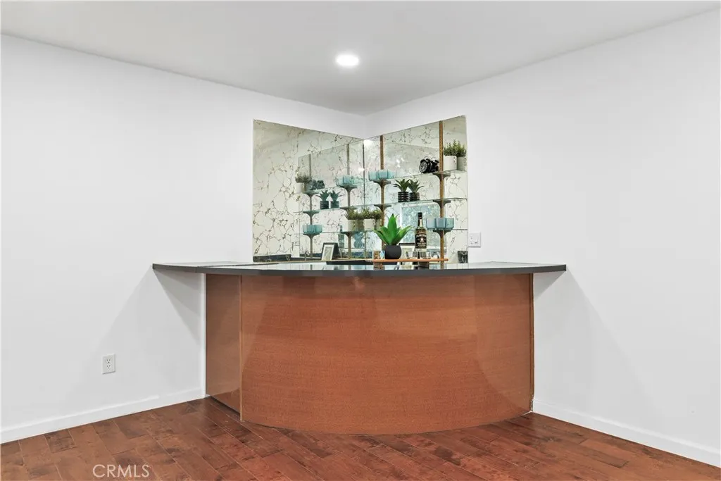 1045 N Kings Road 105, West Hollywood, California 90069 home-pic-7