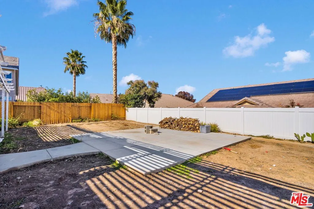 13292 Via Del Lago, Victorville, California 92392 home-pic-25