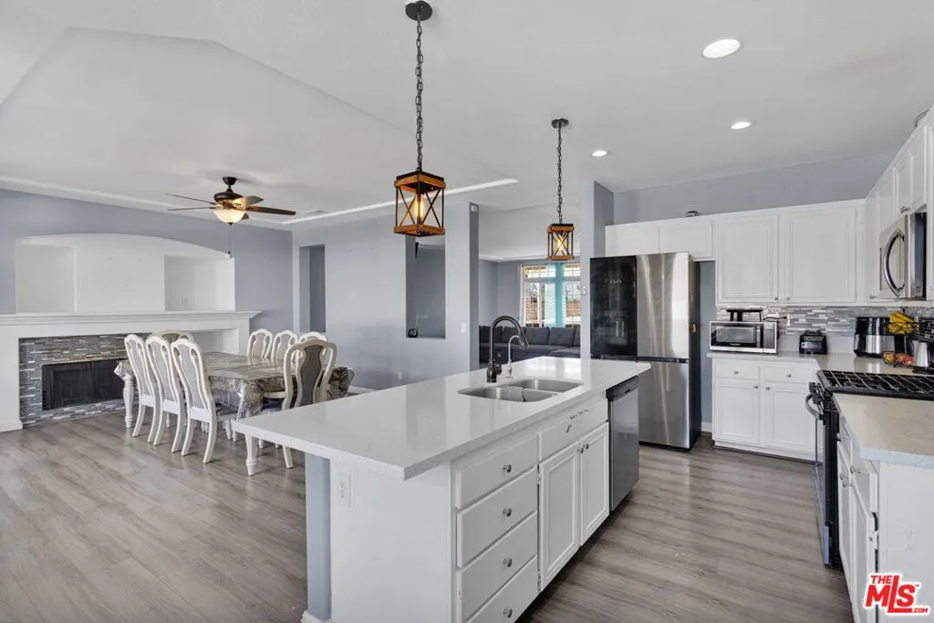 13292 Via Del Lago, Victorville, California 92392 home-pic-10