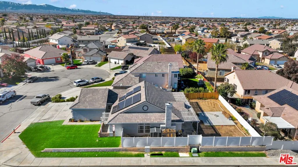 13292 Via Del Lago, Victorville, California 92392 home-pic-31