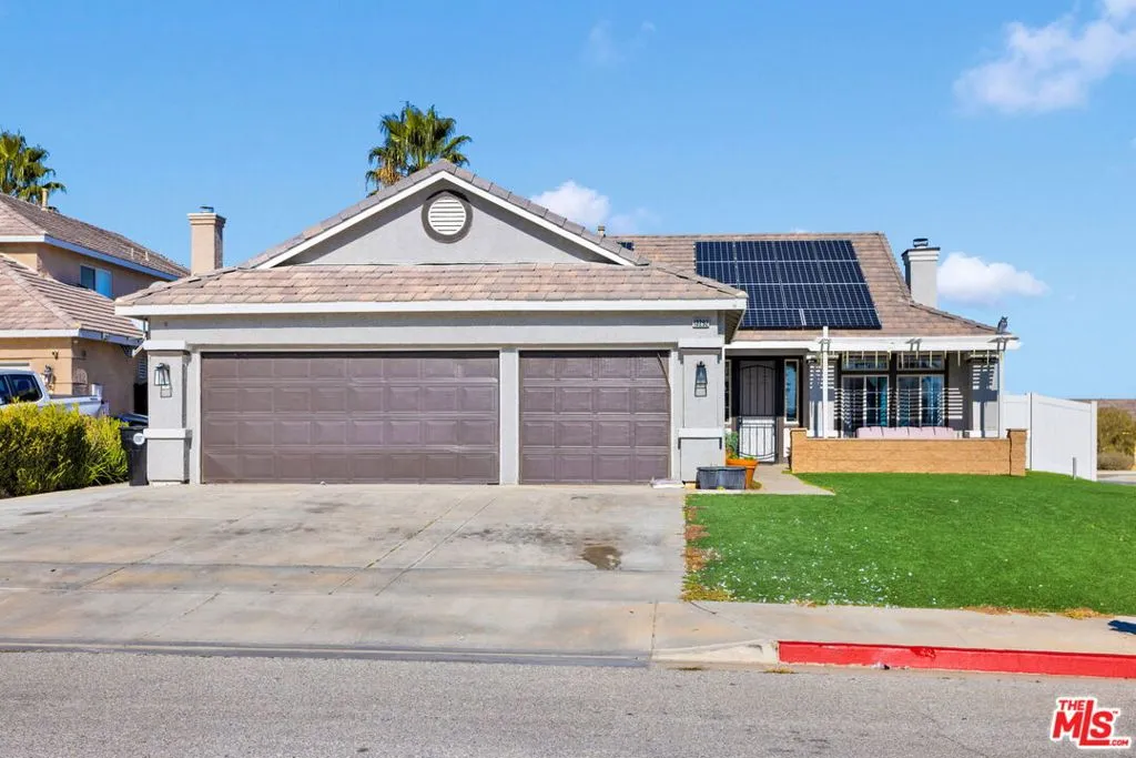 13292 Via Del Lago, Victorville, California 92392 home-pic-1