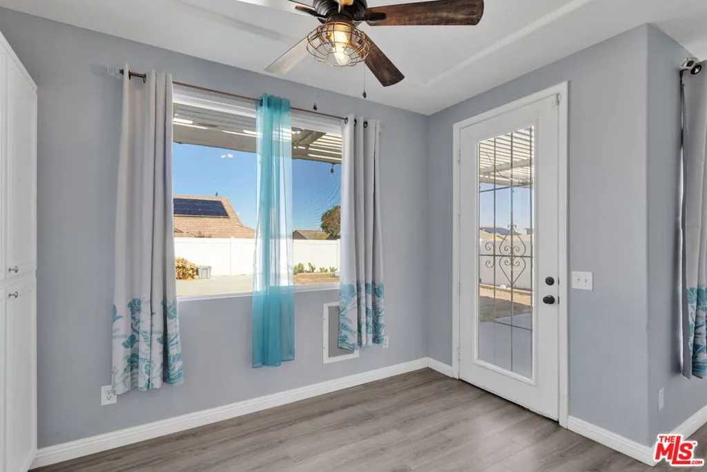 13292 Via Del Lago, Victorville, California 92392 home-pic-11