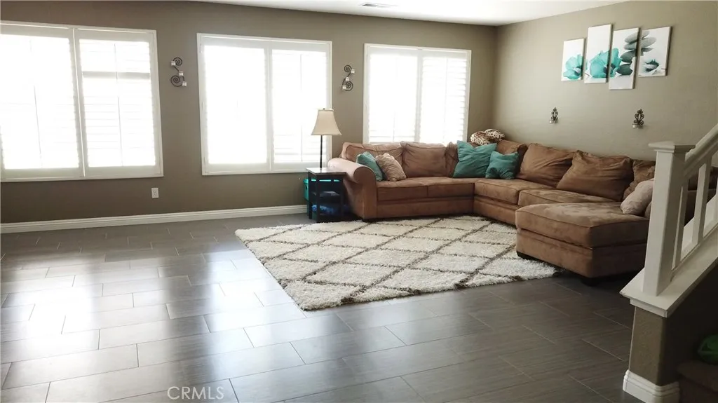 2340 Talbot Circle, Corona, California 92882 home-pic-4