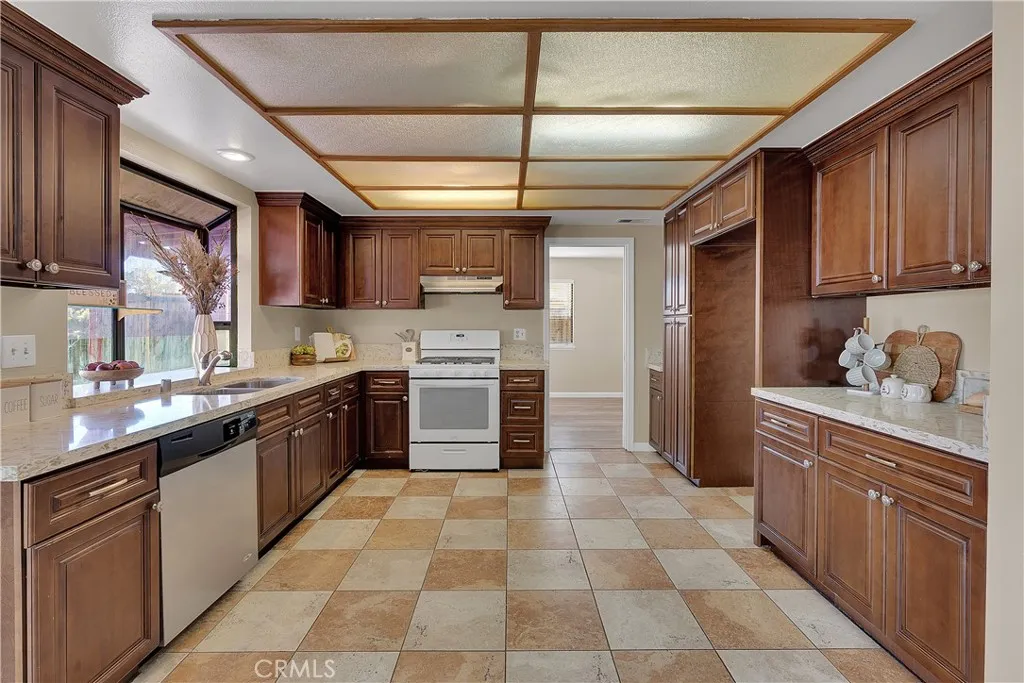 39360 Longhorn Court, Palmdale, California 93551 home-pic-9